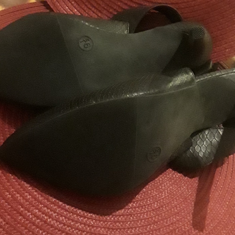 Heels - Picture 4 of 5